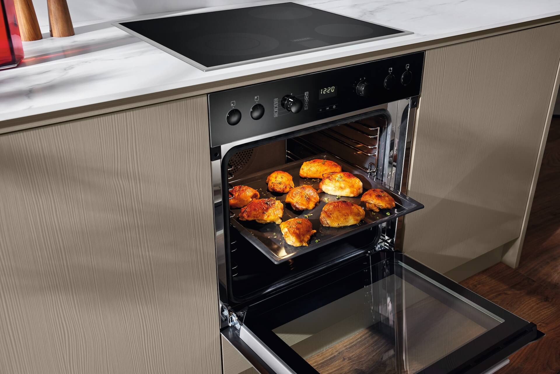Miele-Backofen-mit-Haenchen