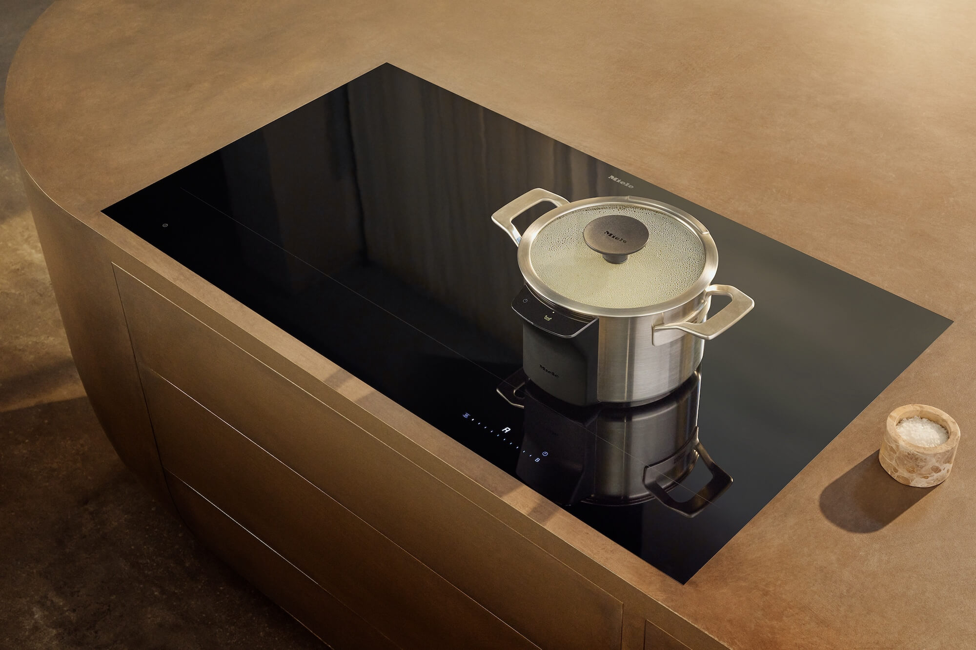 Miele-KM-8000-seitlich