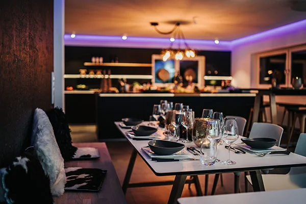 Weitblick Eventlocation Limburg: Hauptraum mit Eventküche